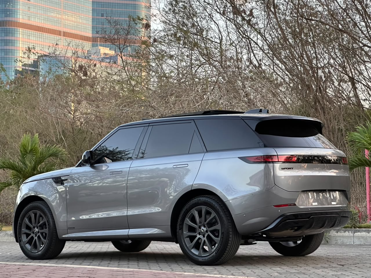 RANGE ROVER SPORT  DAYNAMIC  SE MHEV thumbnail 3